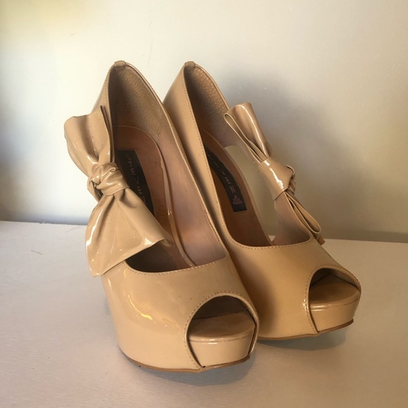 Steve Madden Bow Tie Nude Heels - Picture 2 of 5